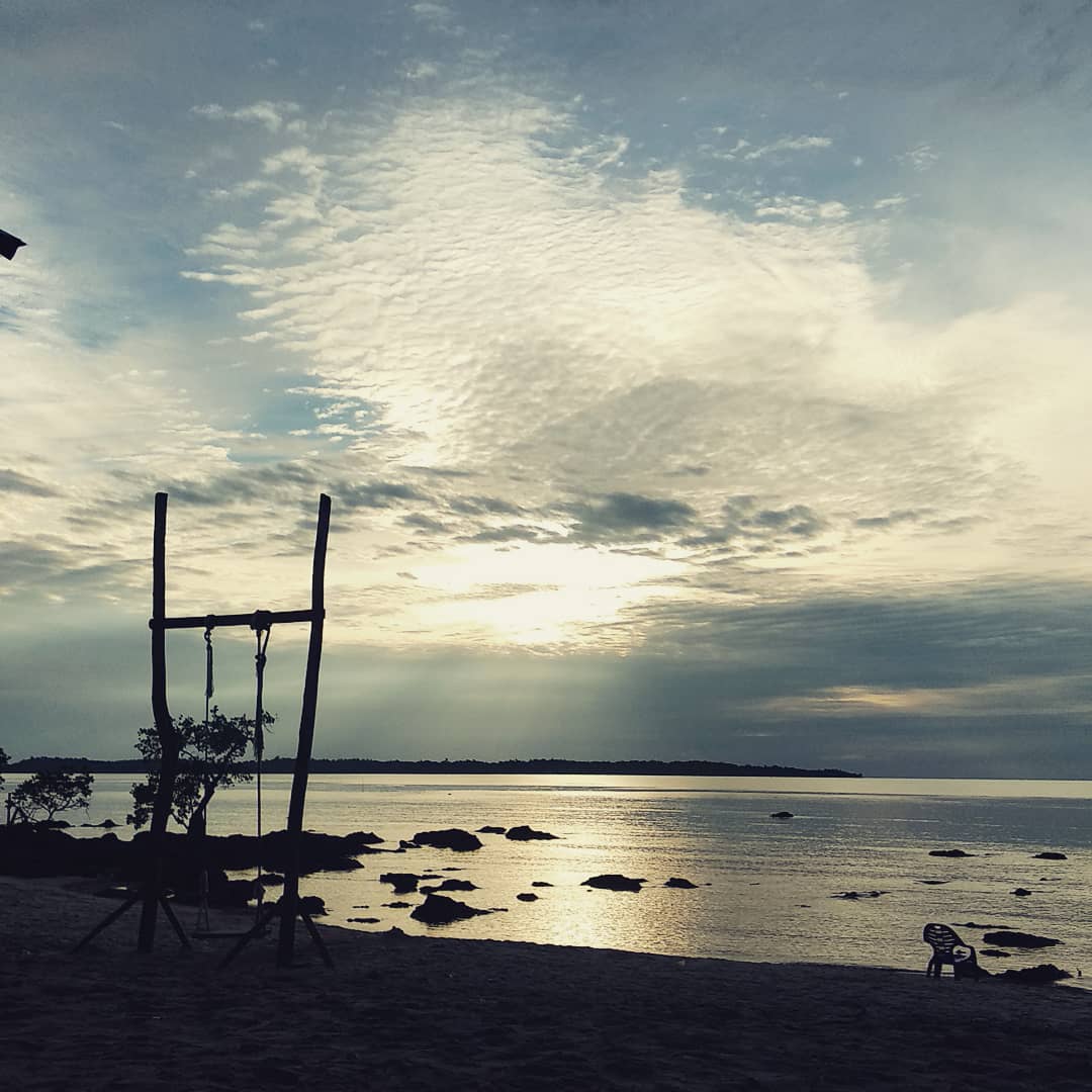 Daya Tarik Pantai Reviola Daya Tarik Pantai Reviola